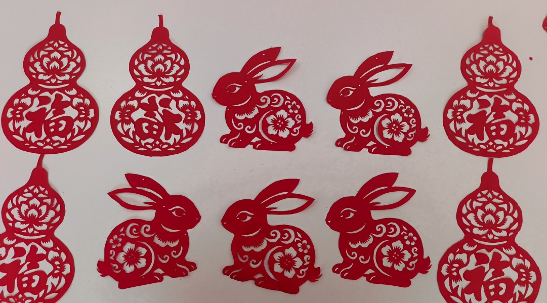 【图5】金坛刻纸作品特写:长耳玉兔与葫芦福字纹样