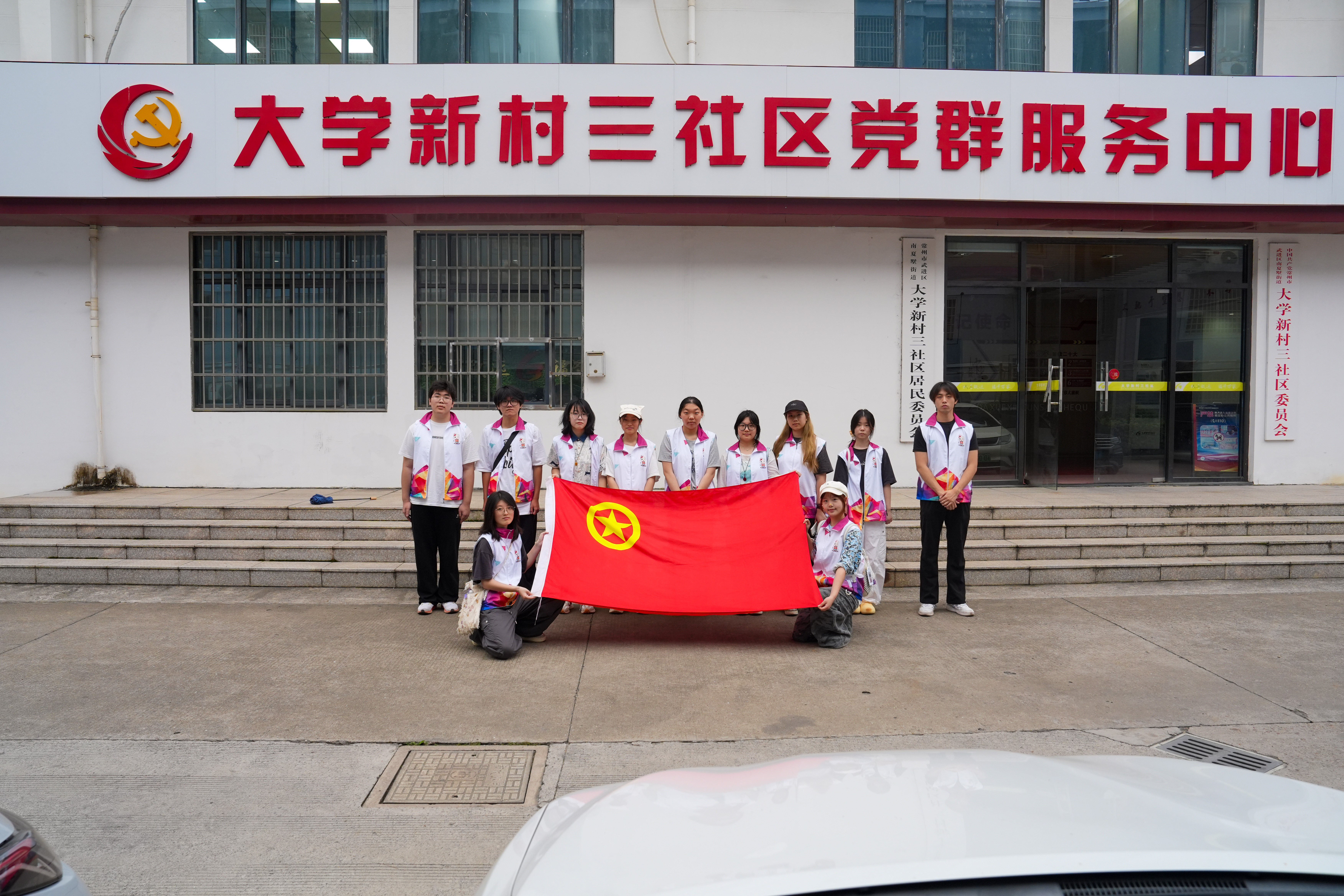【图4】学生志愿者负责人接受地方电视台专访