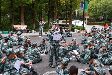 【图4】学生展示小组海报