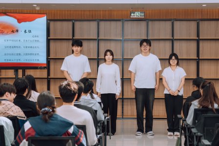 【图5】诵读《七律·长征》