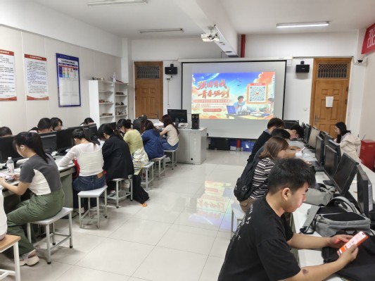 【图2】校园国防教育知识竞答现场